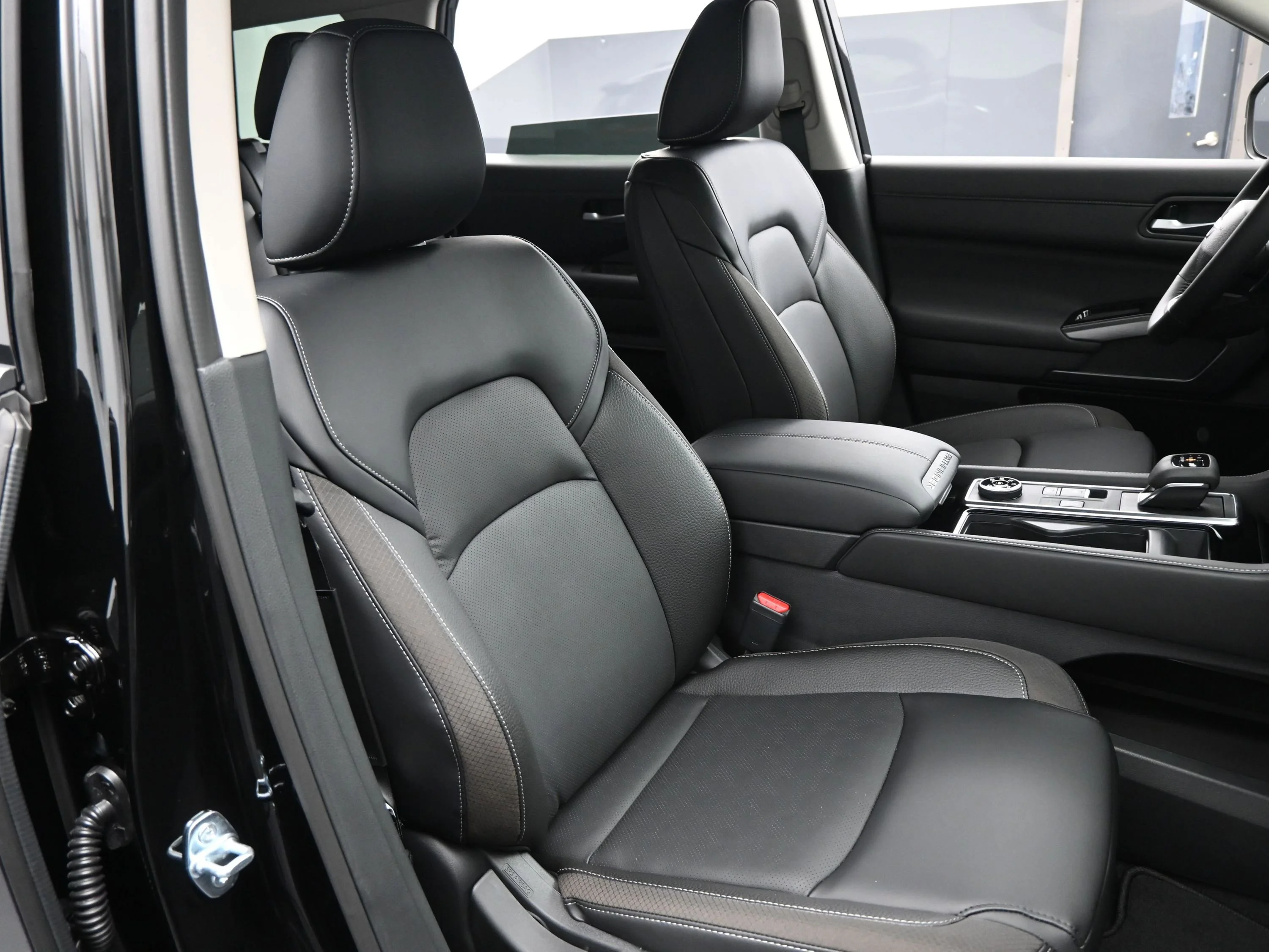 New 2026 Super Black Nissan SL image 15