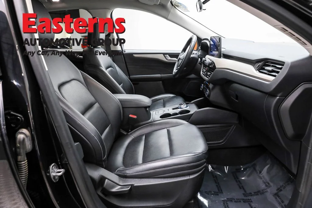 Used 2021 Black Ford SEL image 24