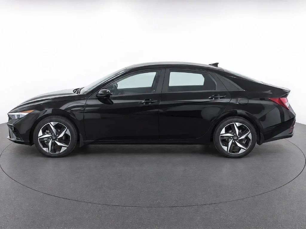 Used 2023 Black Hyundai SEL image 7
