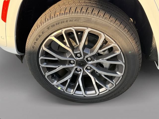 New 2027 Bright White Clear-Coat Paint Jeep Summit image 9