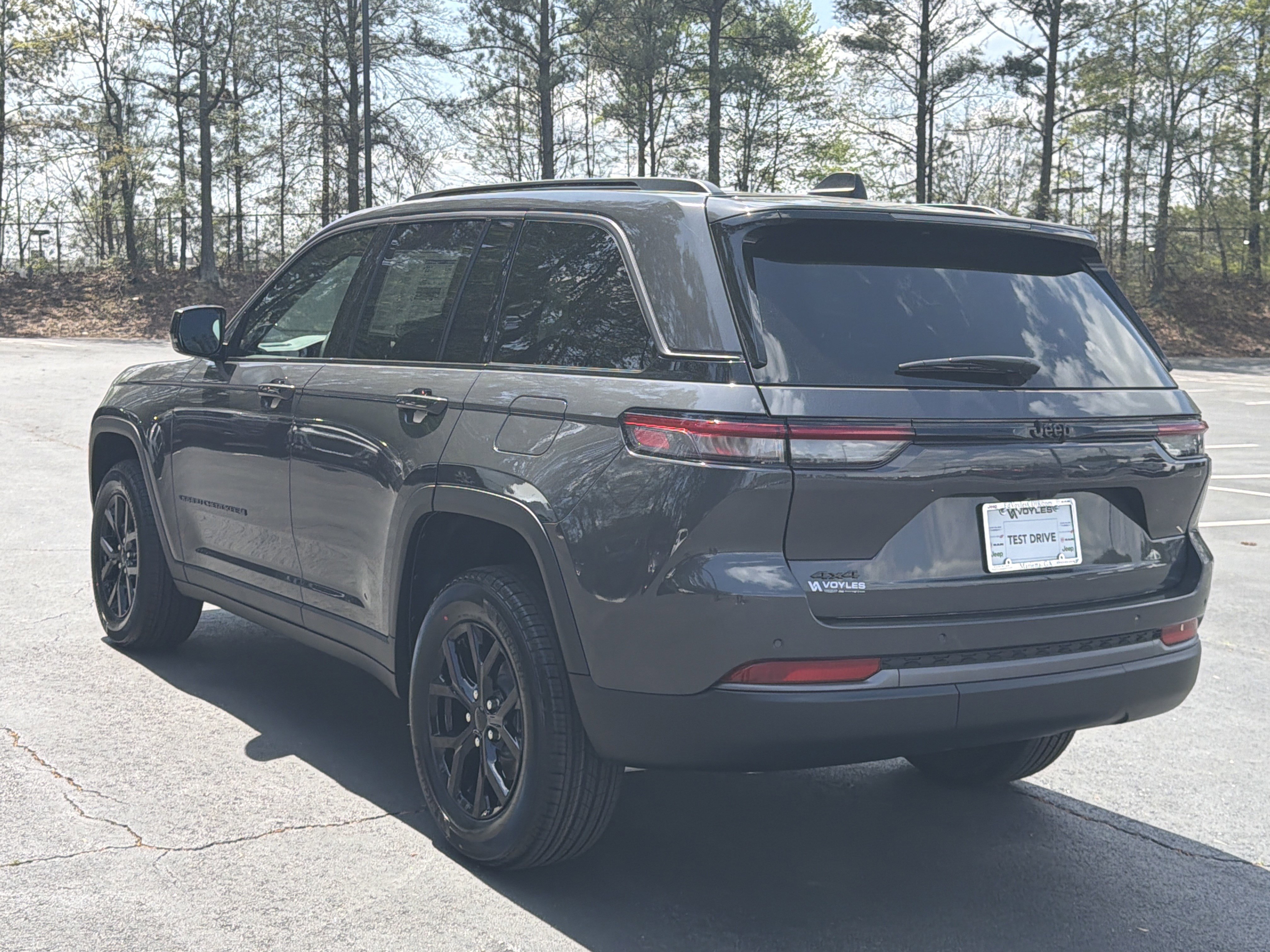 New 2026 Baltic Gray Metallic Clear-Coat Exterior Paint Jeep Altitude image 6