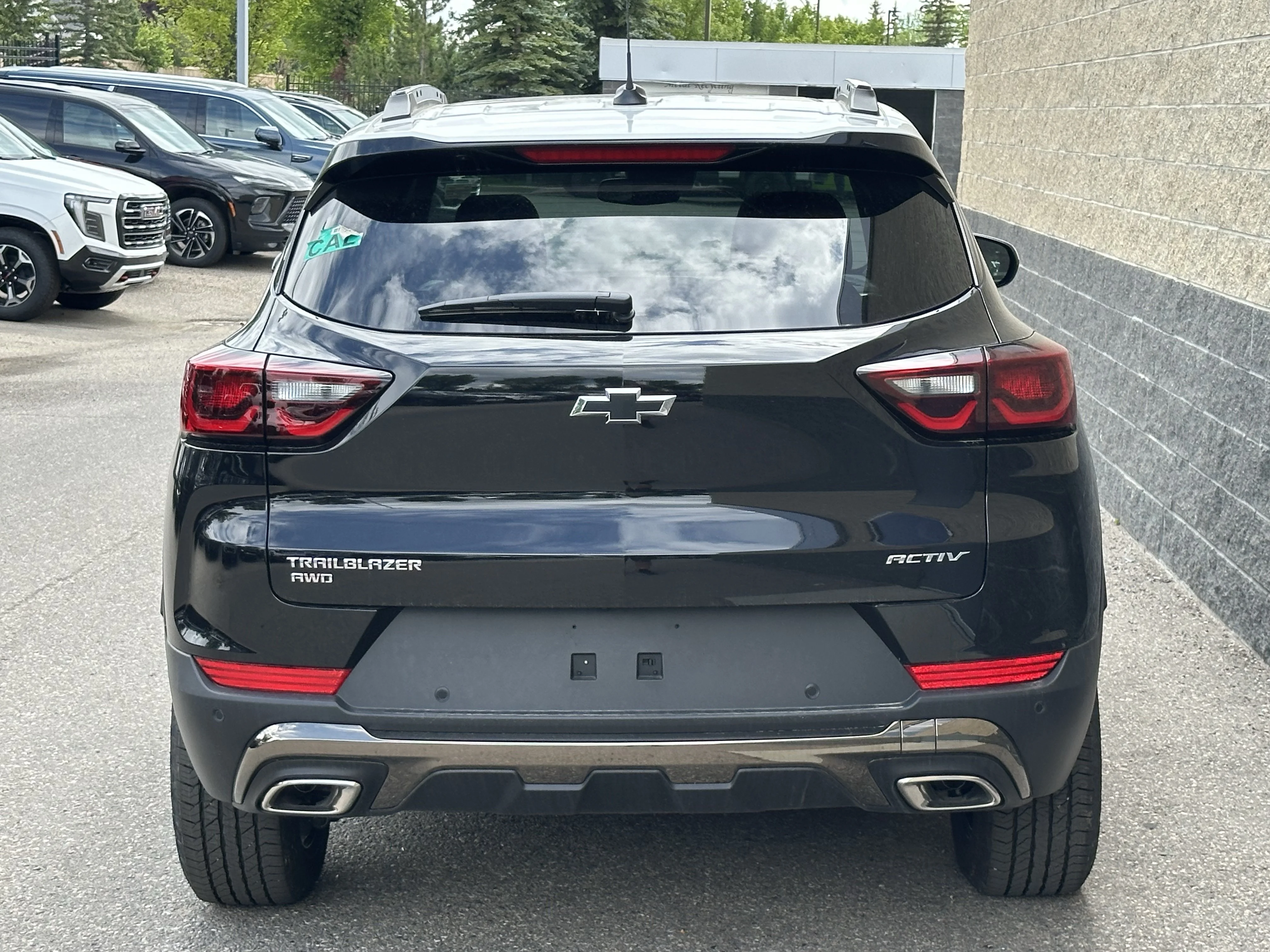 New 2026 Mosaic Black Metallic Chevrolet ACTIV image 5