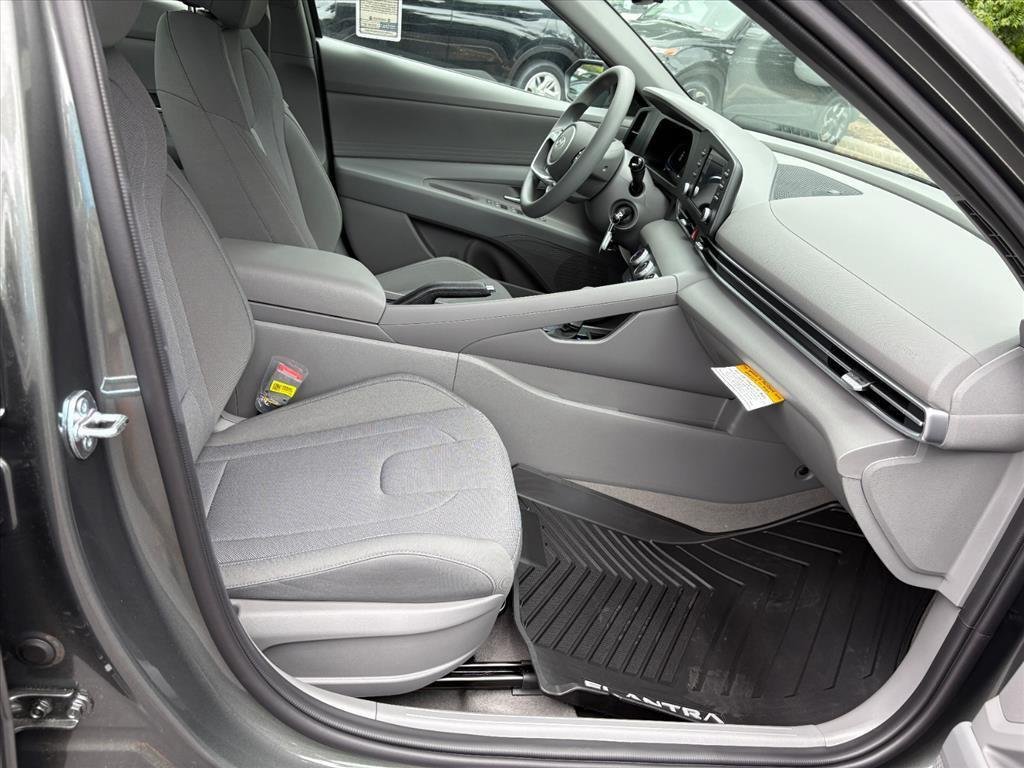 New 2026 Amazon Gray Pearl Hyundai SE image 42