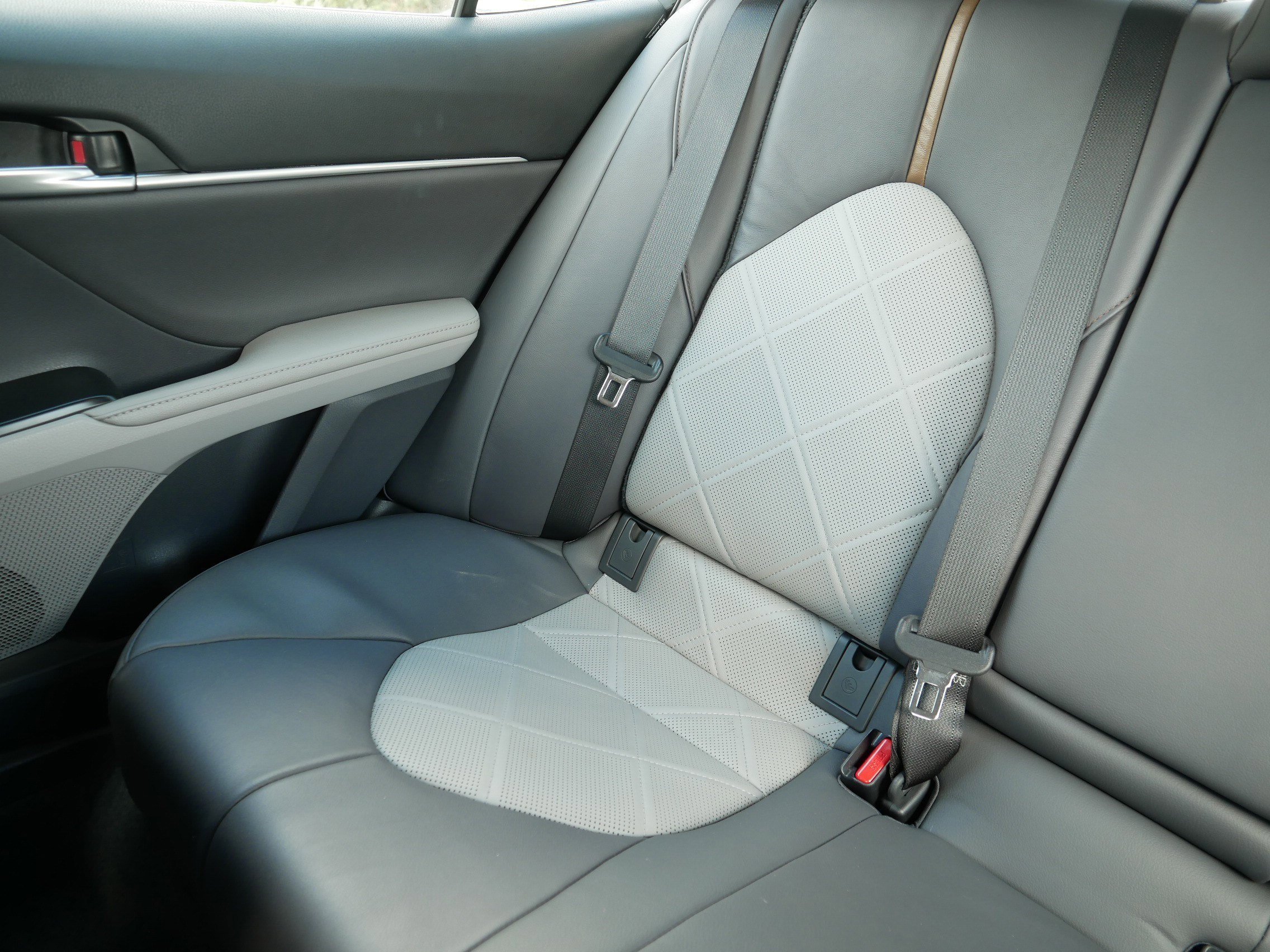 Used 2019 Wind Chill Pearl Toyota XLE image 12