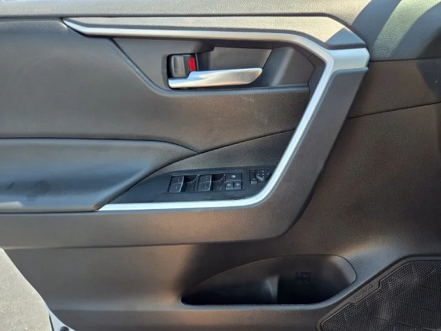 Used 2025 Ice Toyota XLE image 35