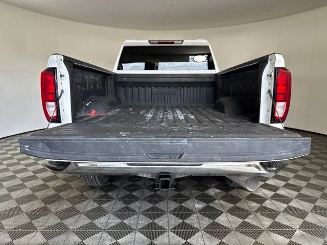 Used 2022 White GMC SLE image 19