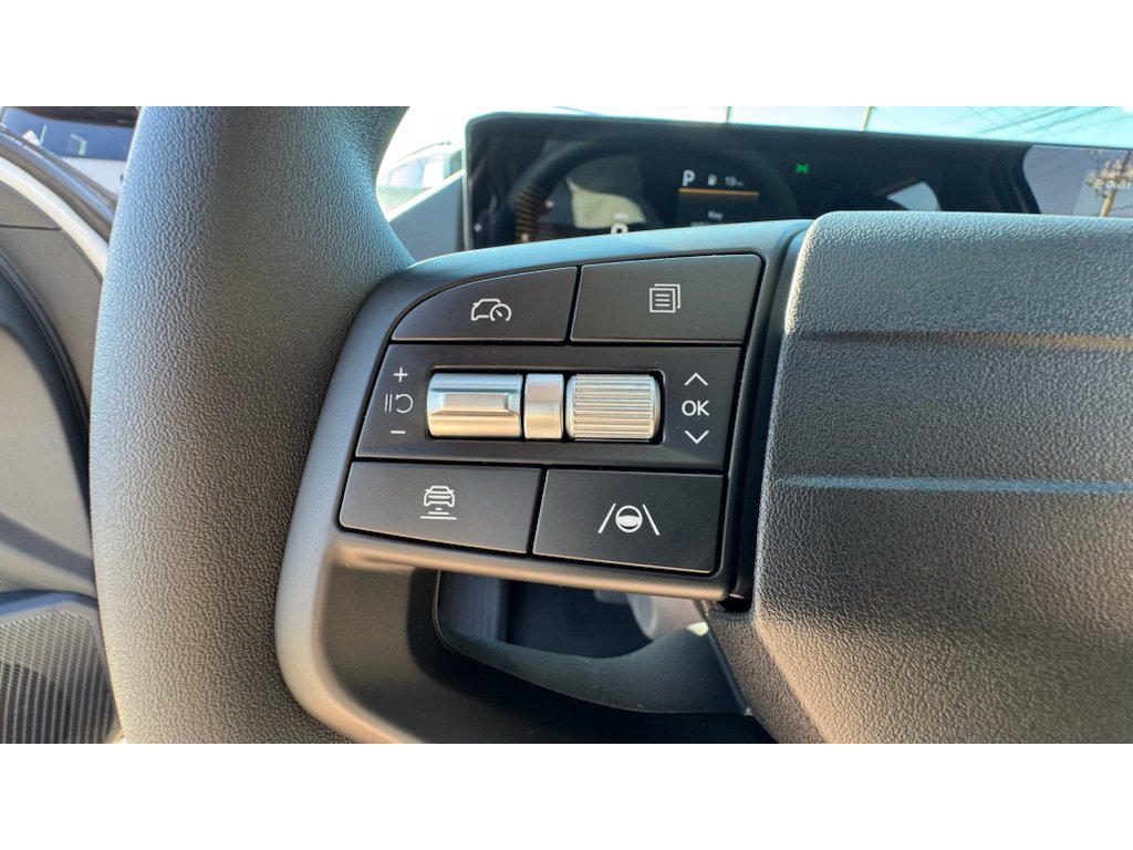 New 2026 Snow White Pearl Kia LX image 11