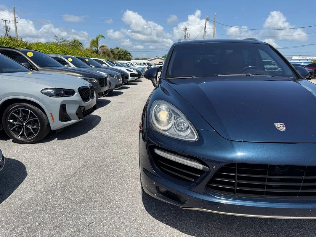 Used 2012  Porsche Turbo image 4