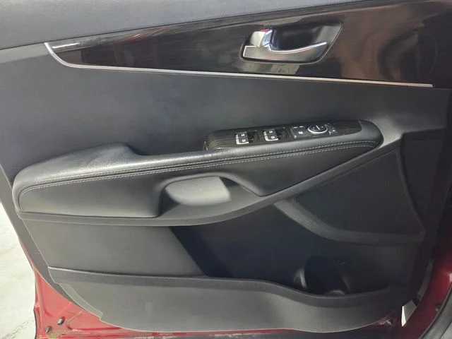 Used 2020 Red Kia LX image 27