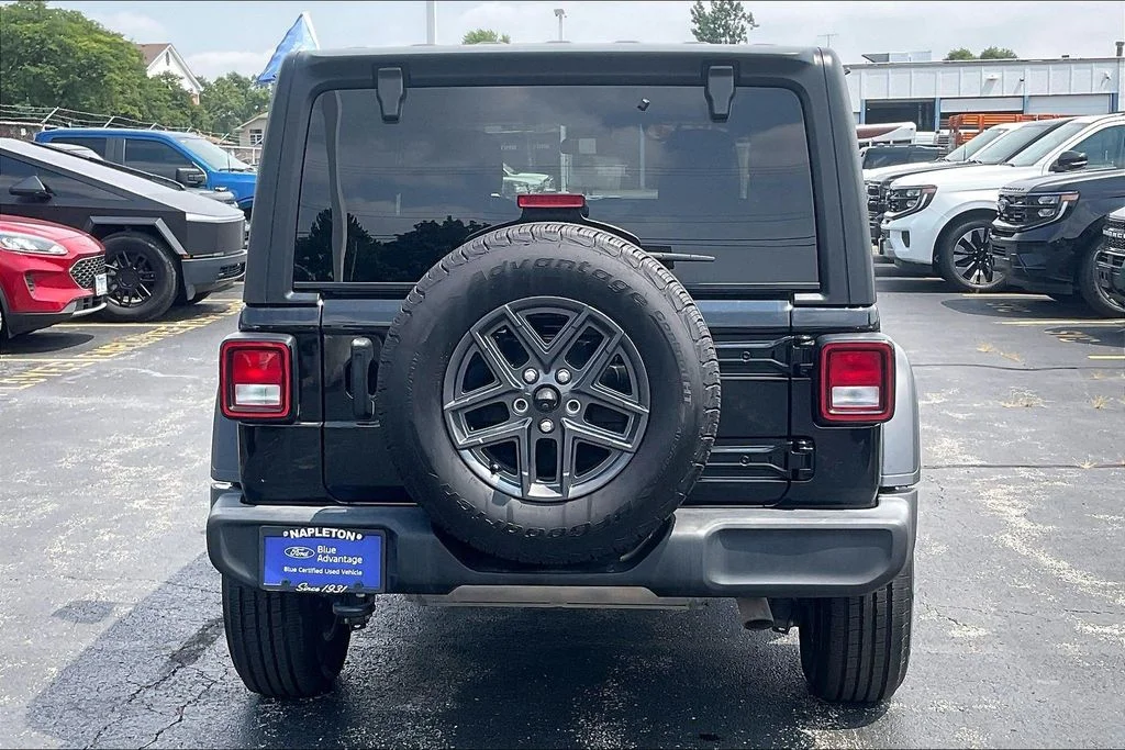 Used 2024 Black Jeep Sport S image 3