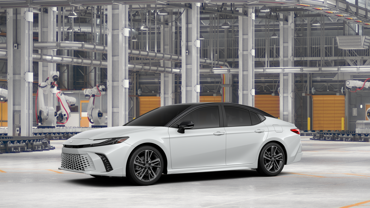 New 2026 Wind Chill Pearl with Midnight Black Metallic roof Toyota XSE image 2