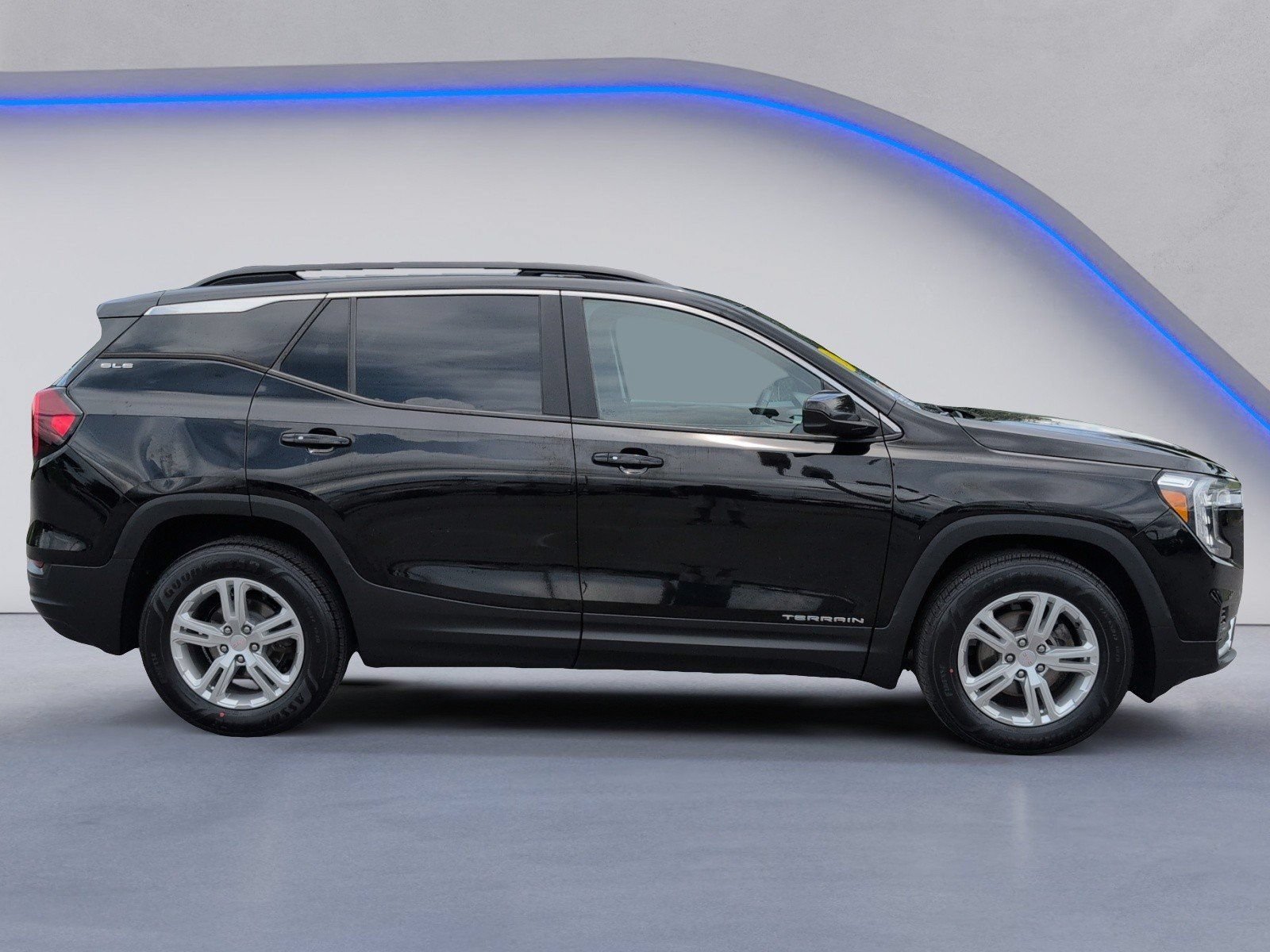 Used 2022 Ebony Twilight Metallic GMC SLE image 11