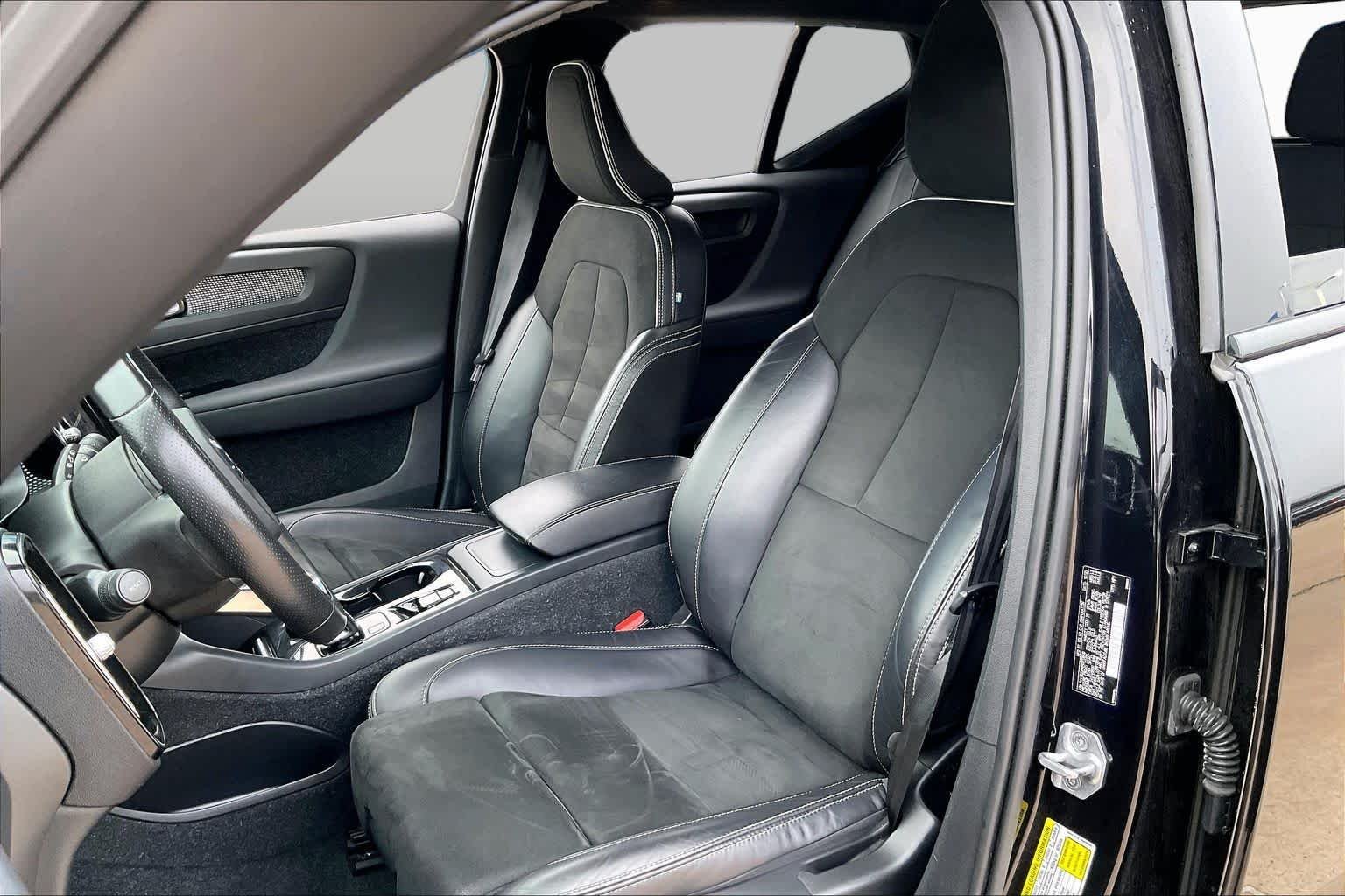 Used 2021 Black Stone Volvo R-Design image 9