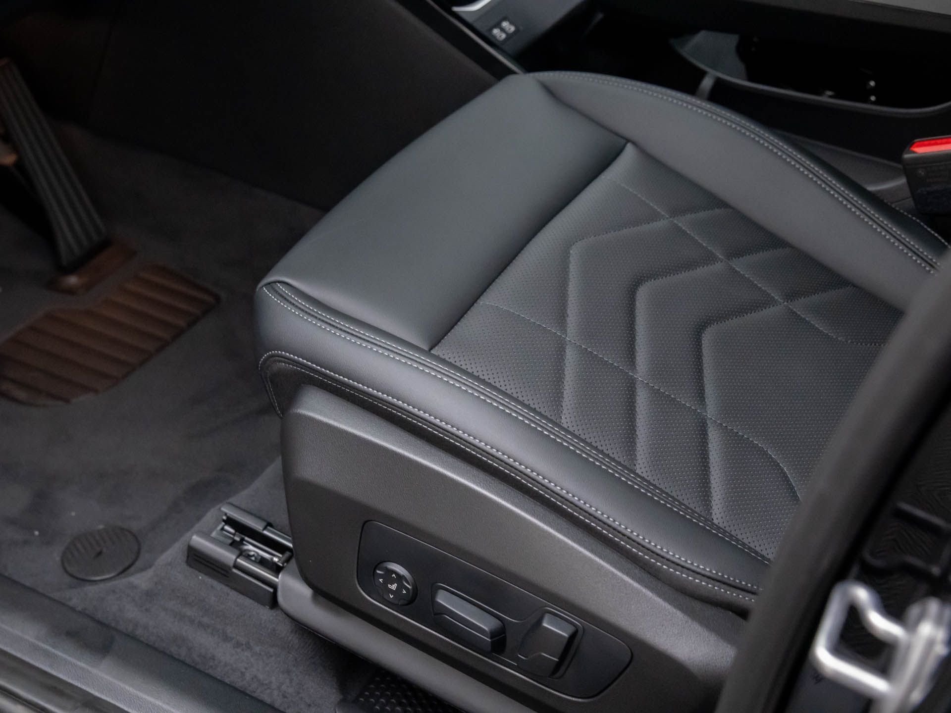 New 2026 Jet Black BMW xDrive28i image 15