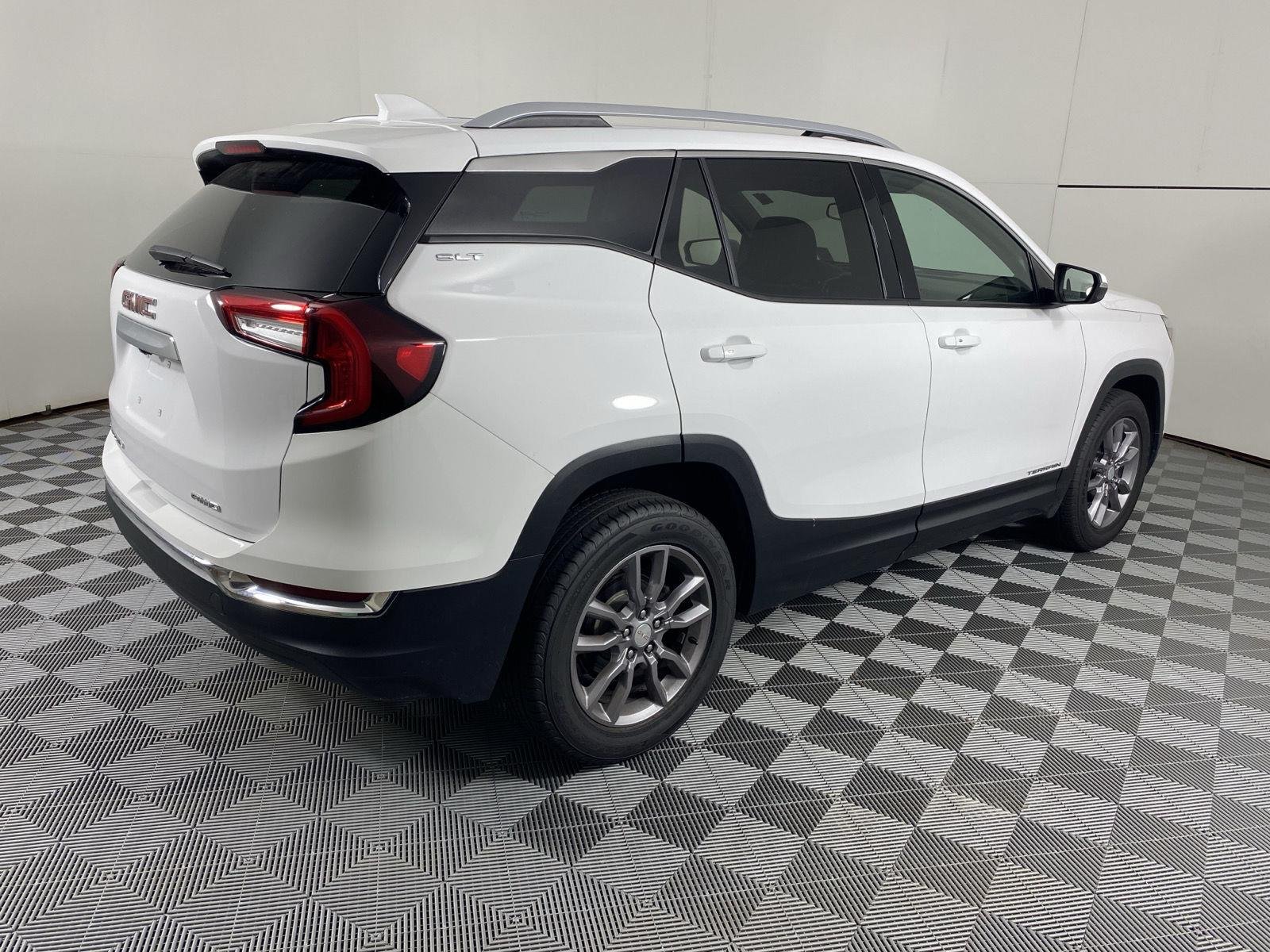 Used 2024 Summit White GMC SLT image 11
