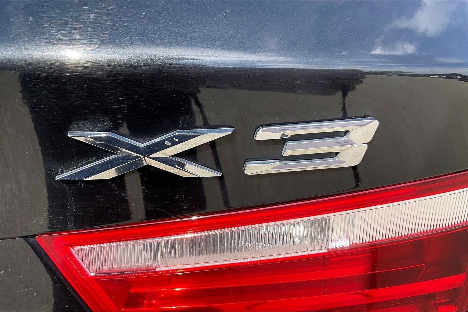 Used 2014 Black Sapphire Metallic BMW xDrive28i image 9