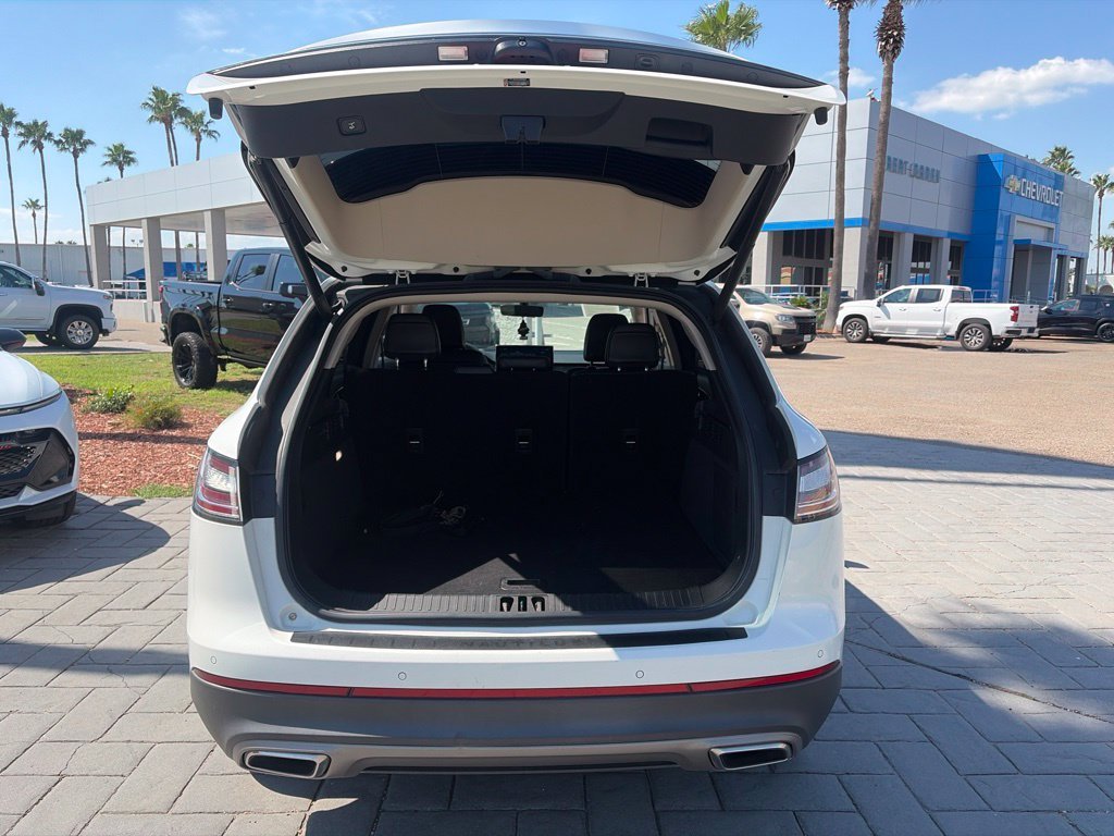 Used 2023 White Lincoln Standard image 6