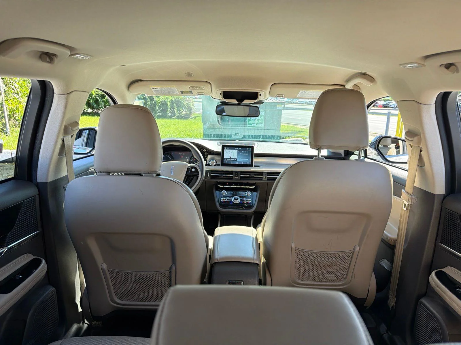 Used 2022 White Lincoln Standard image 11