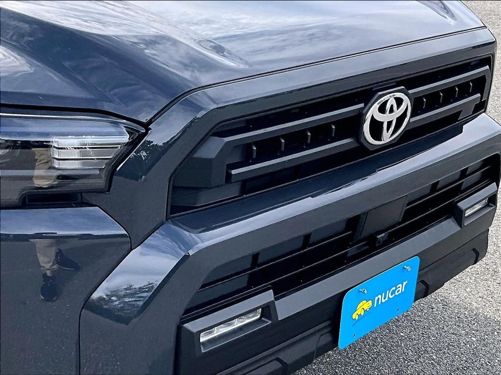 Used 2025  Toyota SR5 image 32