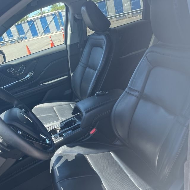 Used 2022 White Metallic Lincoln Standard image 5