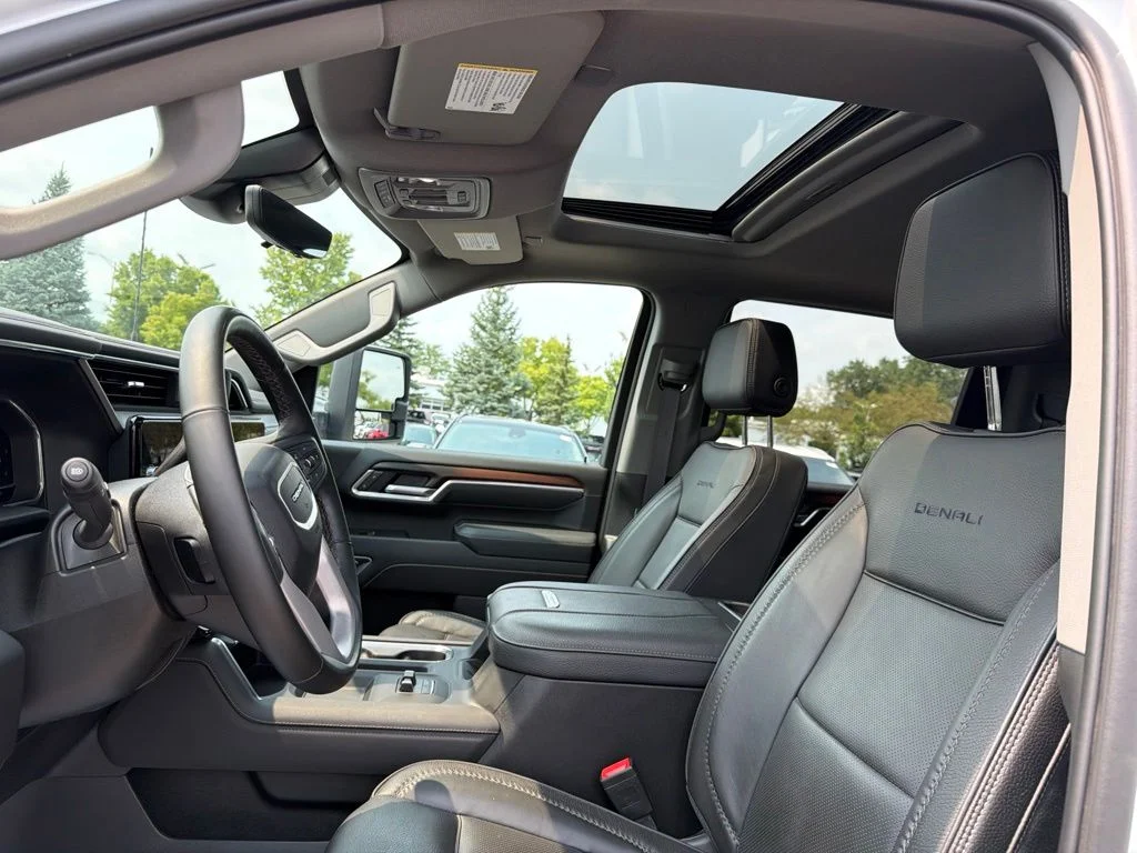 Used 2025 White GMC Denali image 12