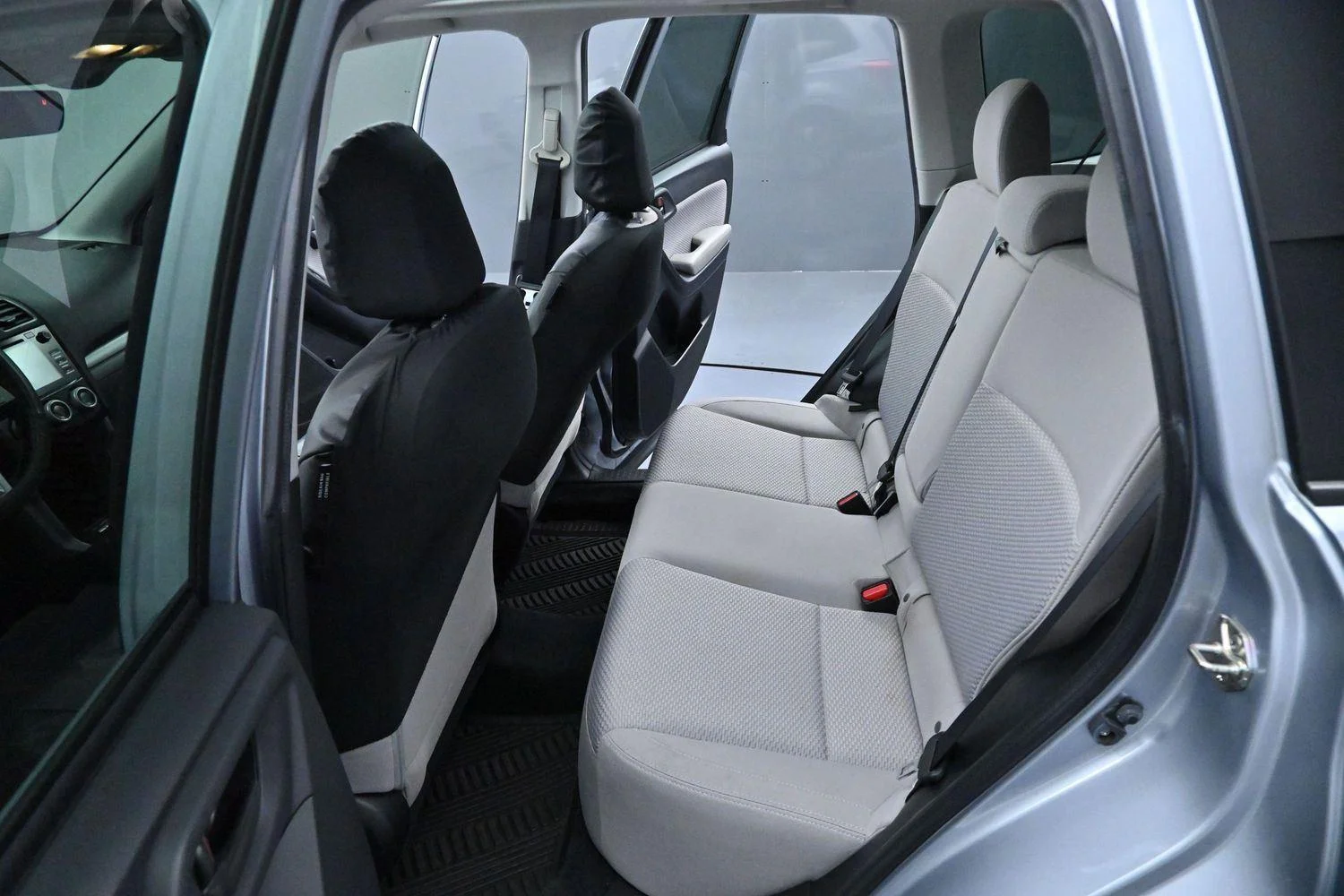 Used 2018 Ice Silver Metallic Subaru Premium image 27