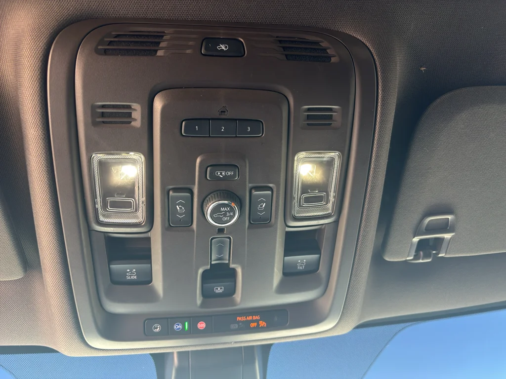 Used 2021 White GMC Denali image 24