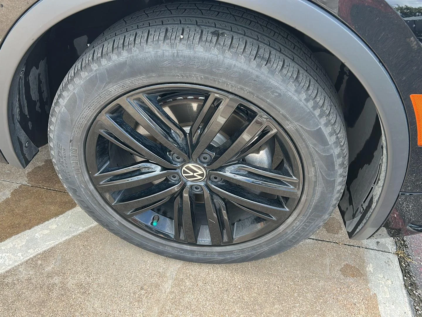 Used 2022  Volkswagen SE R-Line Black image 4