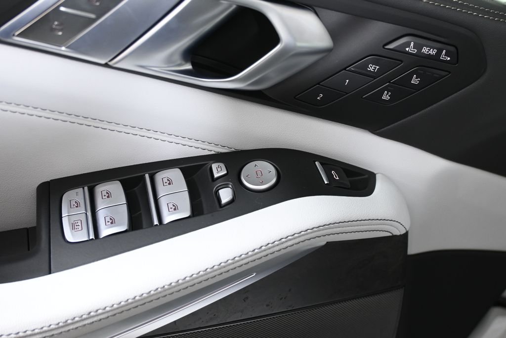 New 2027 White Metallic BMW xDrive40i image 30