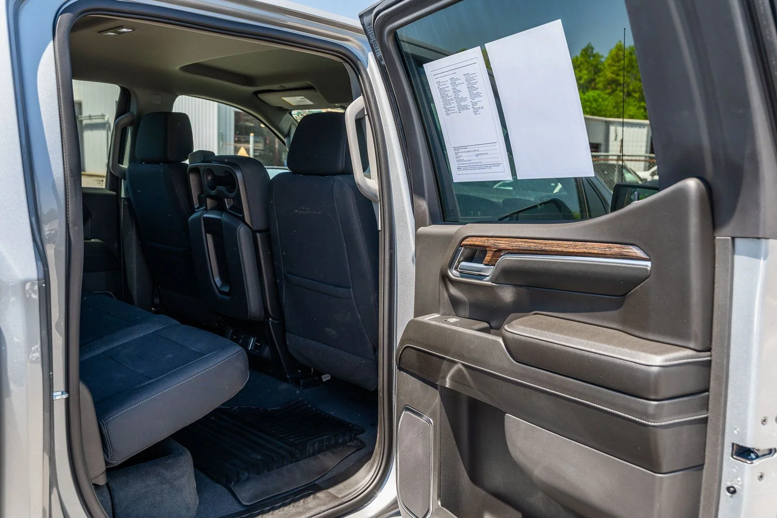 Used 2023 Silver GMC Elevation image 15