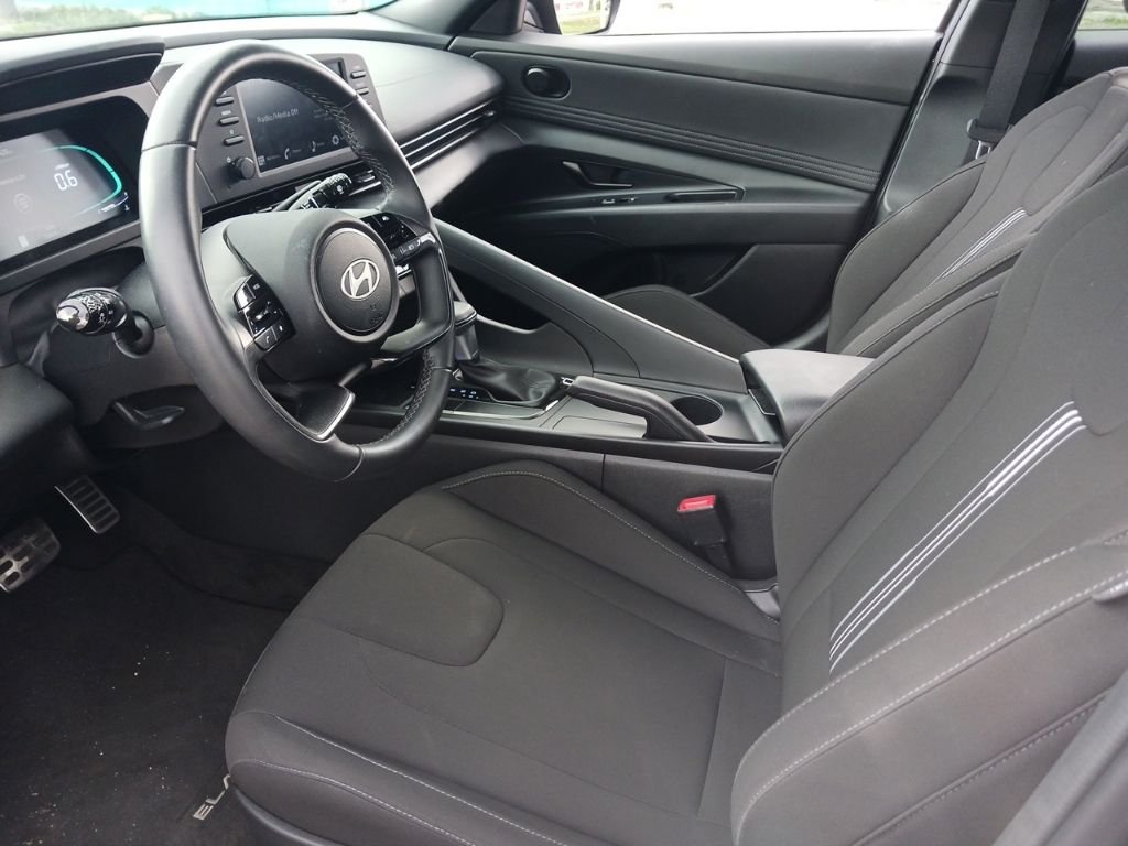 2025 Hyundai Elantra SEL - Photo 9