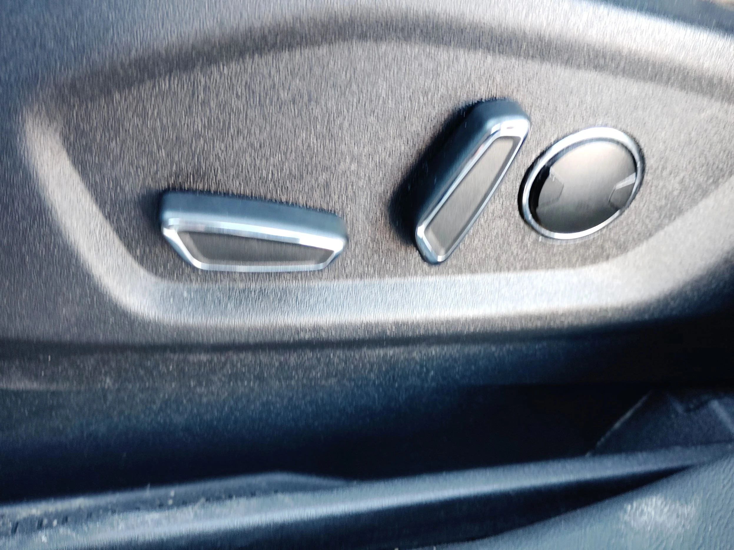 Used 2015 Gray Ford SEL image 15