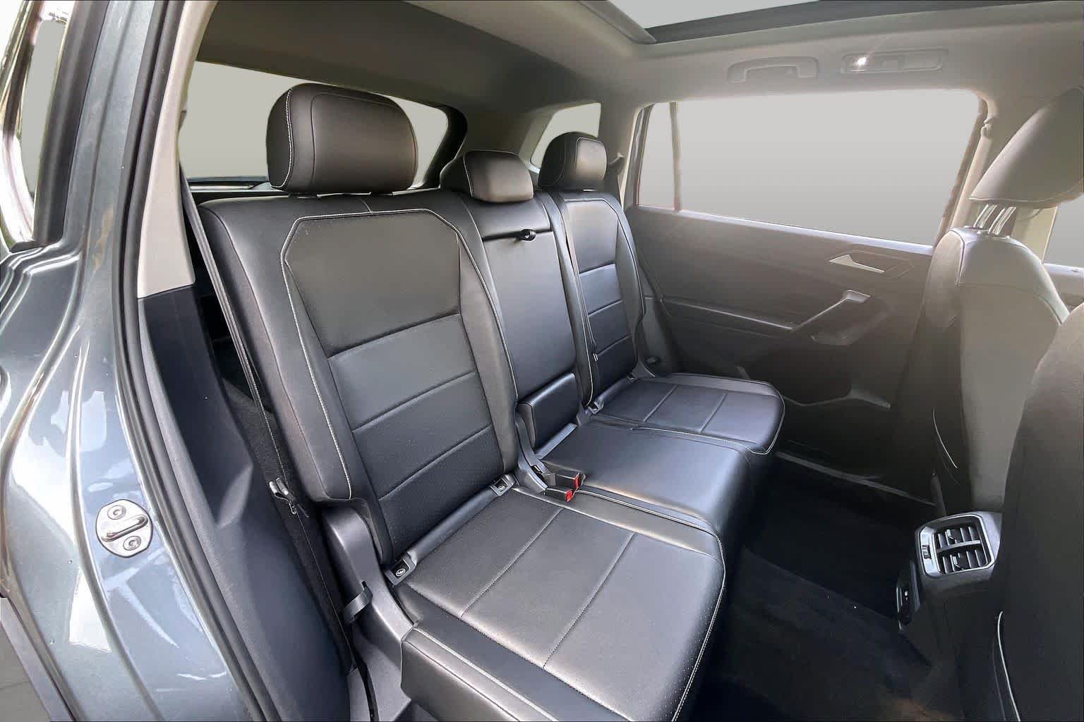 Used 2021 Platinum Gray Metallic Volkswagen SE image 19
