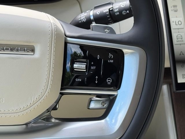 New 2026 Ostuni Pearl White Land Rover SE image 24