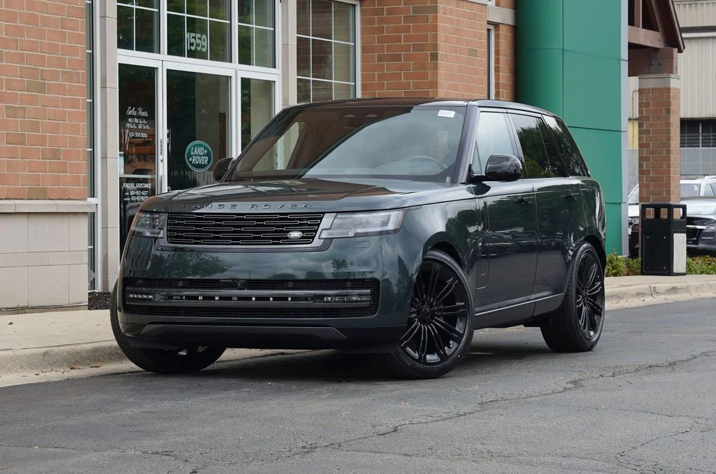 New 2026 Belgravia Green Land Rover SE image 1