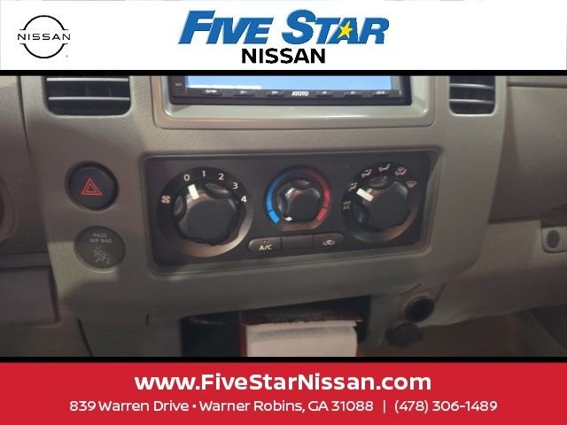 Used 2010 White Nissan SE image 21