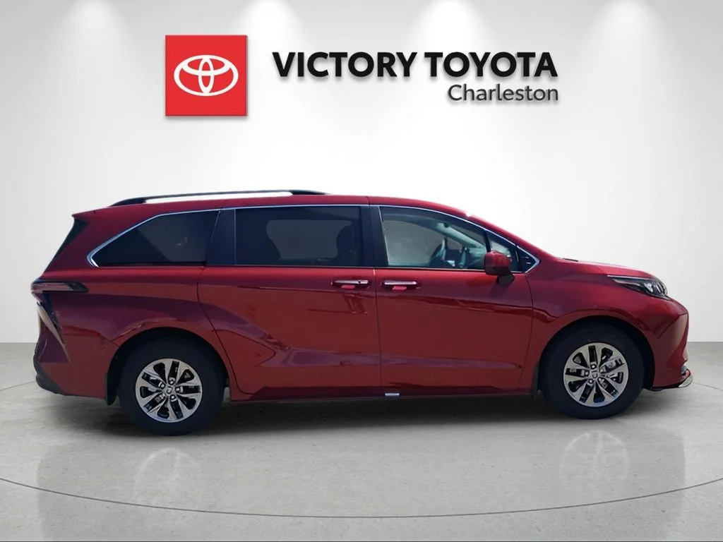 New 2026 Ruby Flare Pearl Toyota XLE image 4