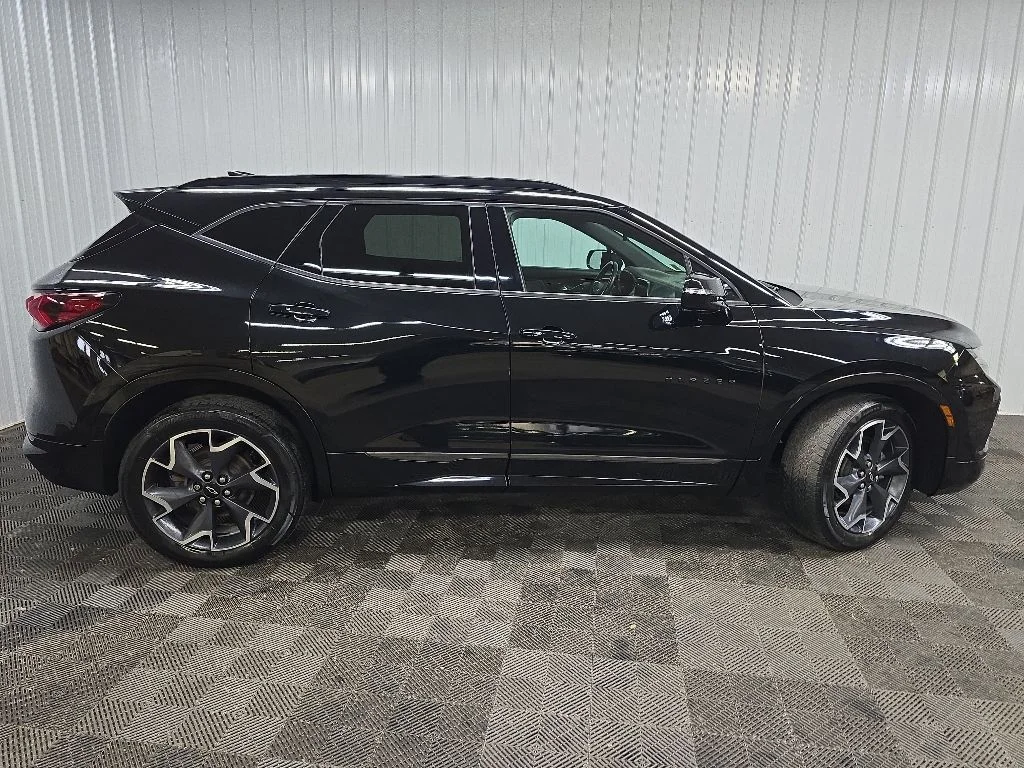 Used 2022 Black Chevrolet RS image 2