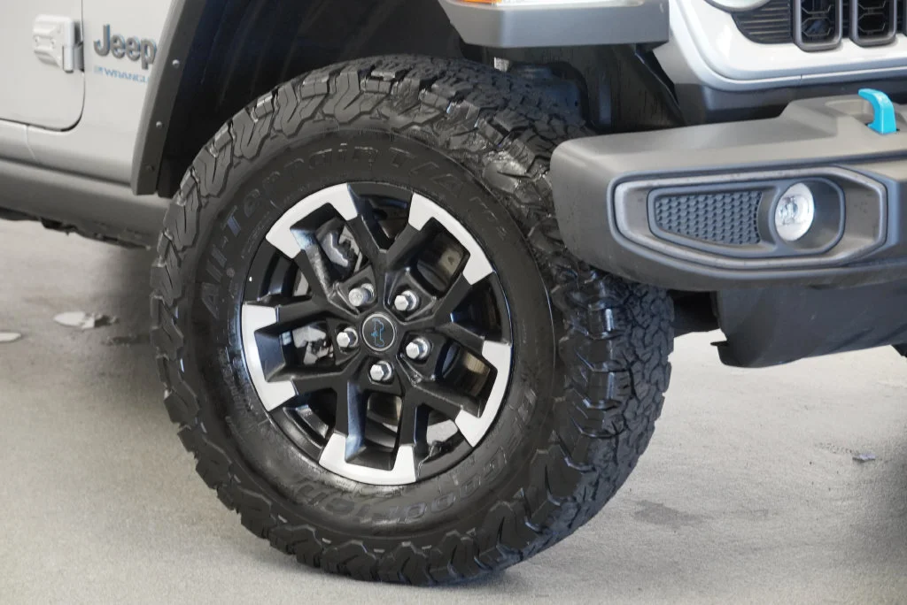 Used 2024 Silver Jeep Rubicon 4xe image 8