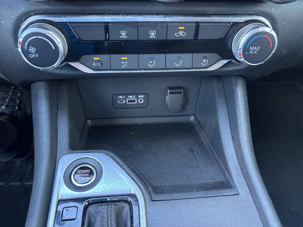 Used 2022 Aspen White Nissan SV image 29