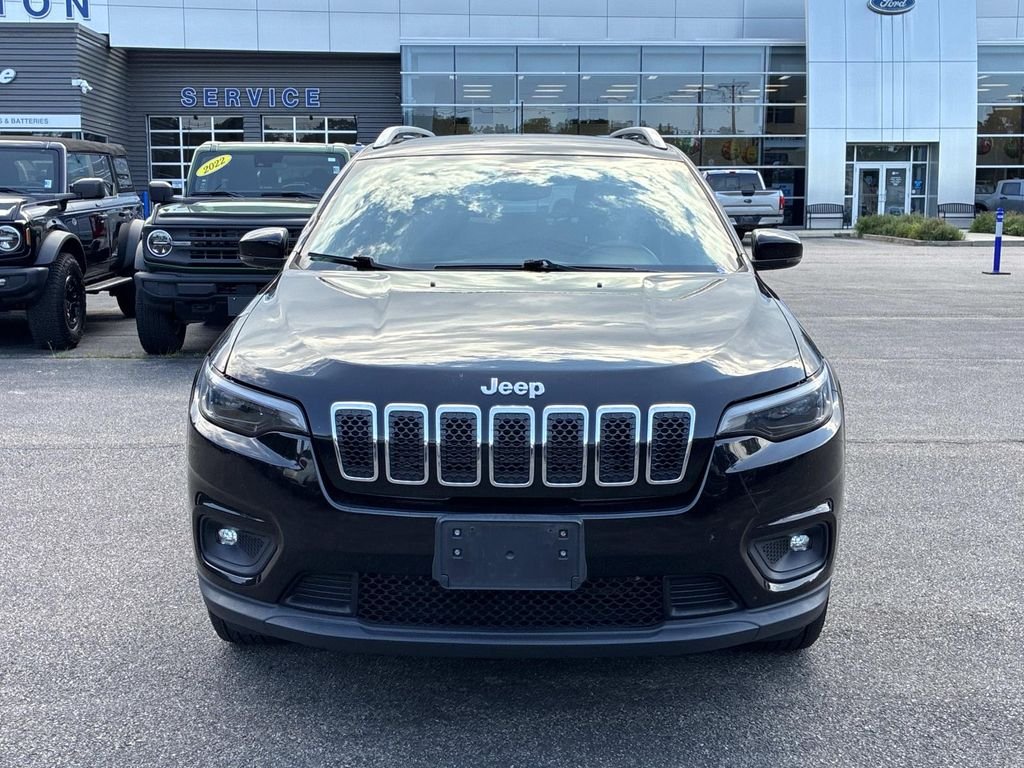 Used 2019 Black Jeep Latitude Plus image 2