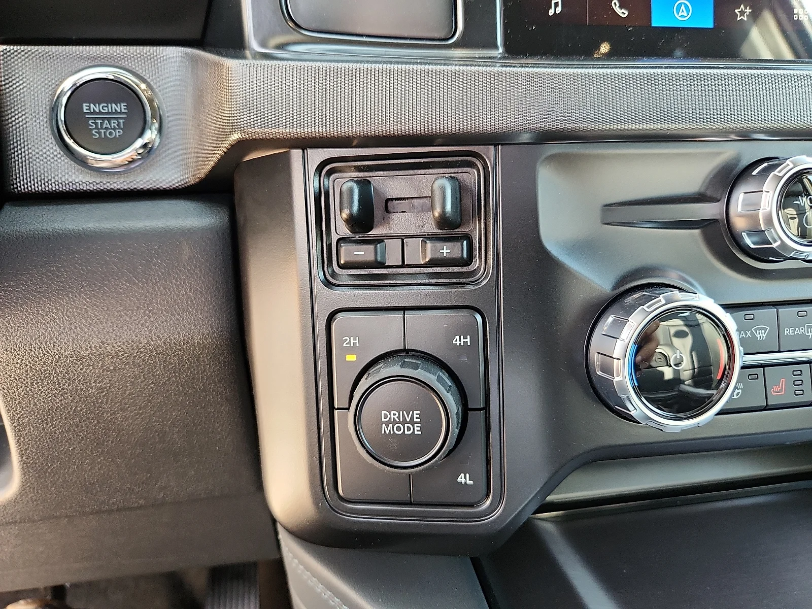New 2027 Carbonized Gray Metallic Ford Platinum image 25