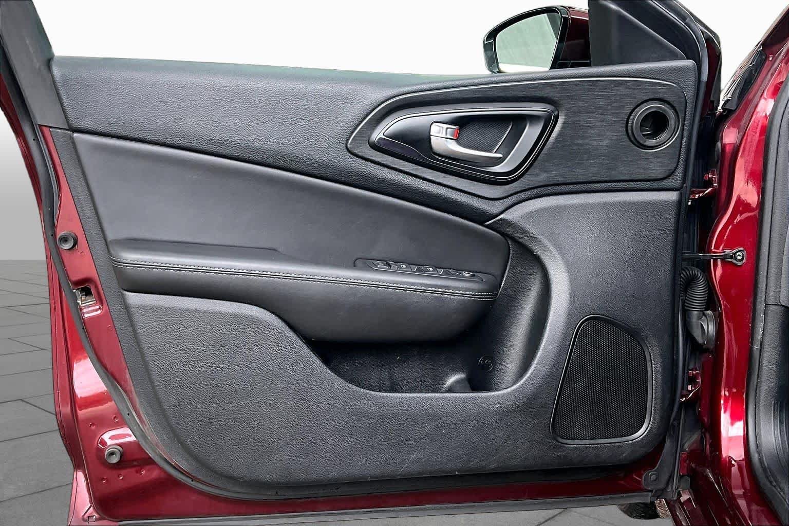 Used 2015 Velvet Red Pearlcoat Chrysler S image 21