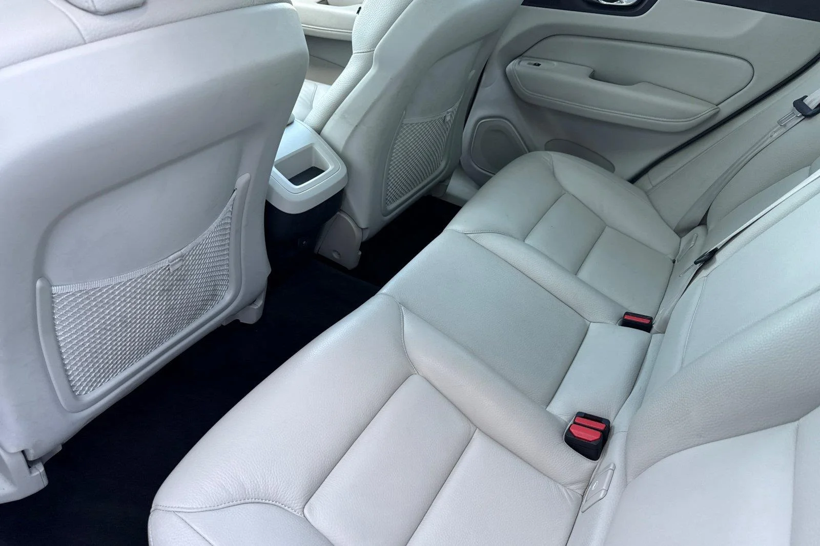 Used 2023 Silver Dawn Metallic Volvo Plus Dark Theme image 12