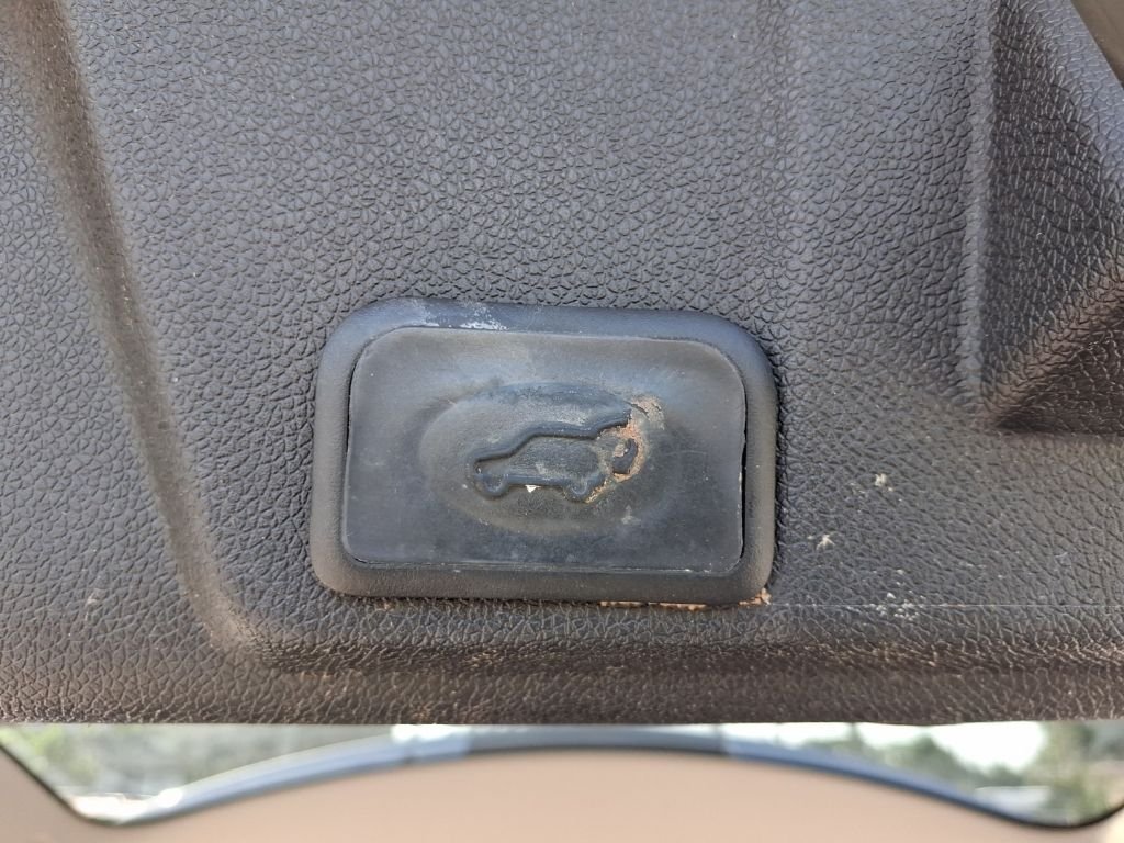 Used 2016 Silver Chevrolet 2LT image 15