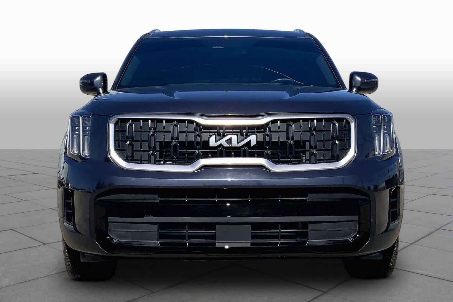 Used 2024 Gravity Gray Kia EX image 4