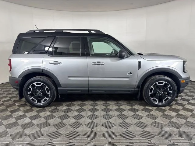 Used 2023 Silver Metallic Ford Outer Banks image 2