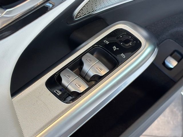 New 2026 MANUFAKTUR Moonlight White Metallic Mercedes-Benz E 350 image 15