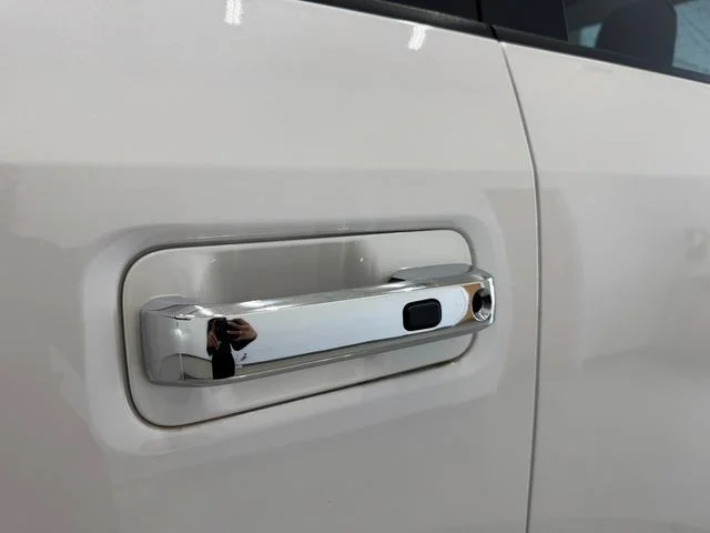 Used 2019 White Platinum Clearcoat Metallic Ford Lariat image 46
