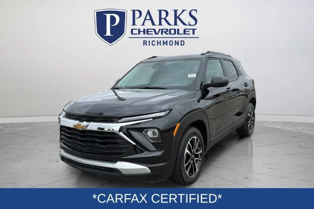 Certified Used 2025 Mosaic Black Metallic Chevrolet LT image 3